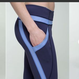 Lululemon Chase Me Crops Cadet blue Size 6 EUC